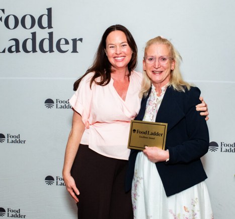 Mooroopna Park Primary School · VIC receiving their Food Ladder School Award.
